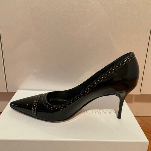 MANOLO BLAHNIK Quitohi Spectator Black Patent Leather Pumps - Picture 11 of 12